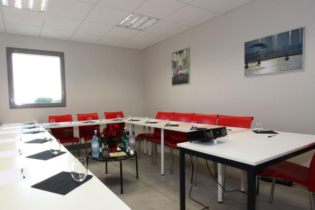 Lézignan-Corbières Auberge Flyzone المظهر الخارجي الصورة
